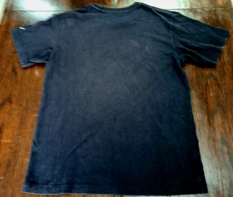 Polera negra Uniqlo x Andy Warhol con diseño de sopa Campbell - 2