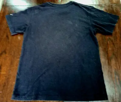 Polera negra Uniqlo x Andy Warhol con diseño de sopa Campbell - miniatura 2