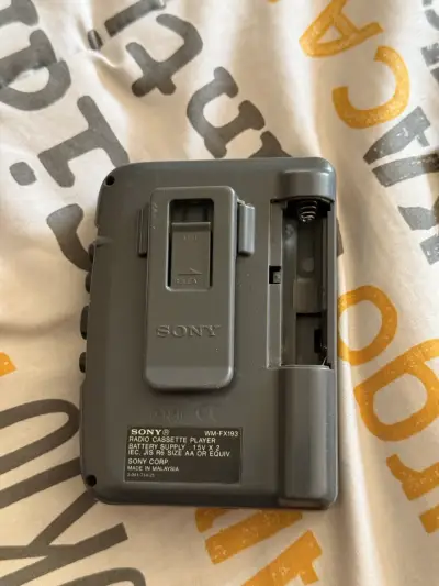 Walkman Sony FM/AM modelo WM-FX193 - miniatura 2