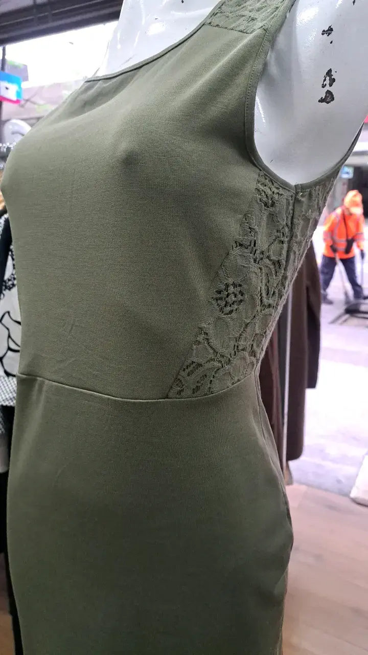 Vestido verde oliva con encaje para mujer - 2