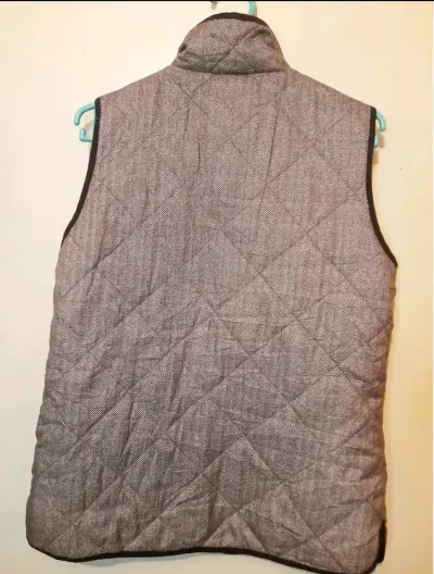Chaleco acolchado gris con cierre frontal - miniatura 3