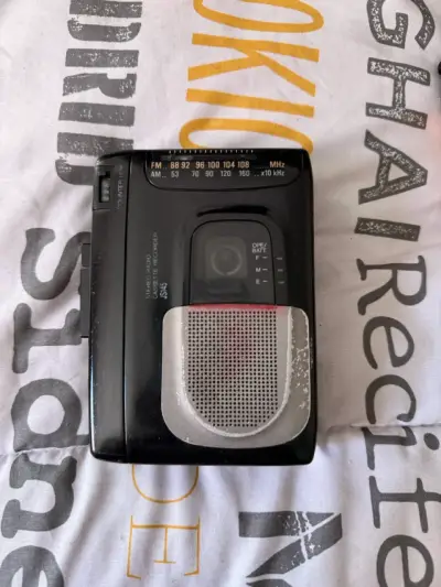 Grabadora Portátil Aiwa con Radio AM/FM - miniatura 1