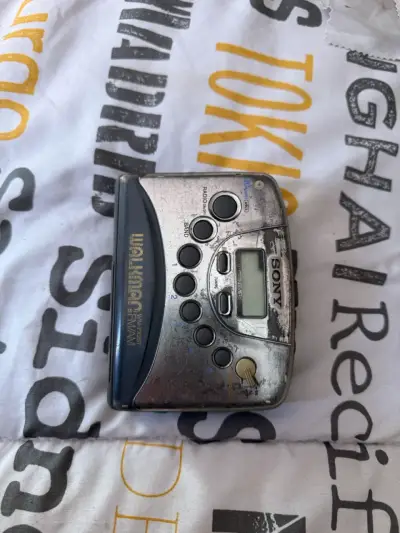Walkman Sony con Radio AM/FM y Mega Bass - miniatura 1