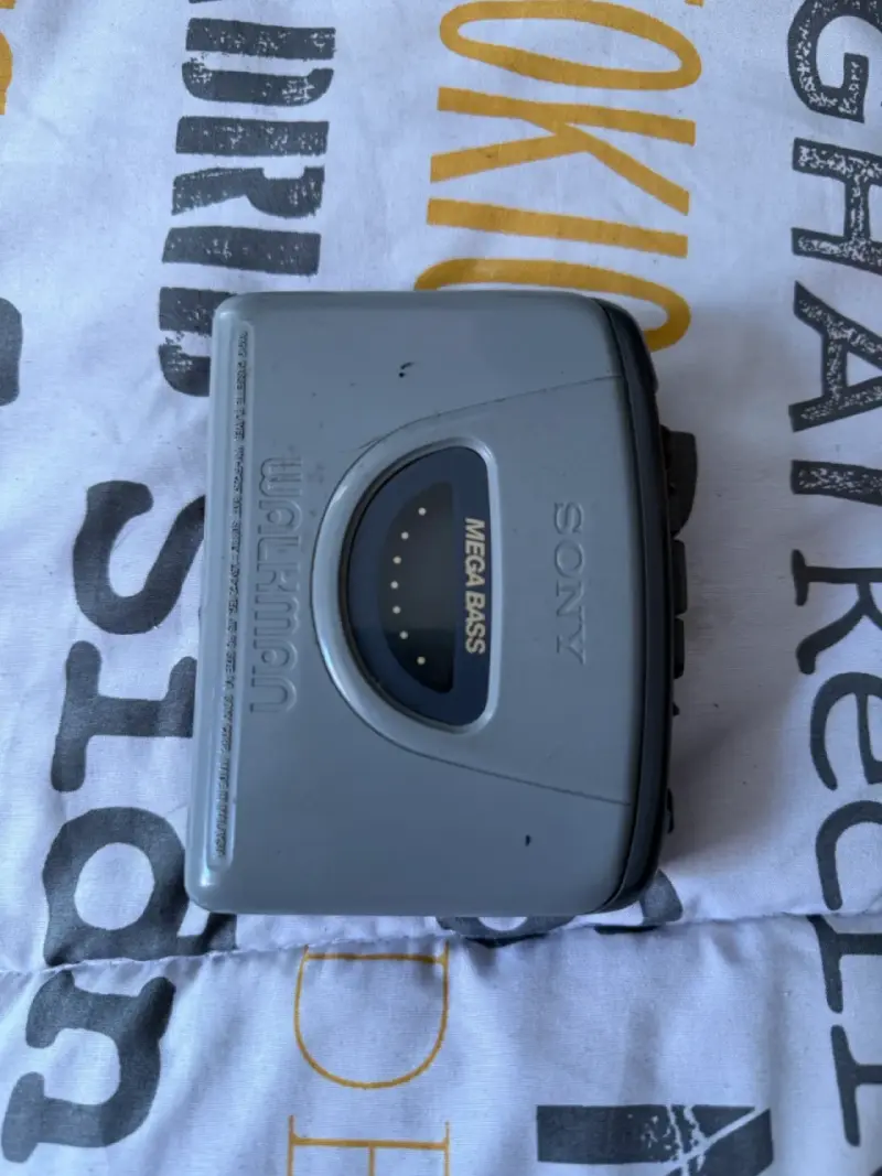 Walkman Sony con Radio AM/FM y Mega Bass - 3