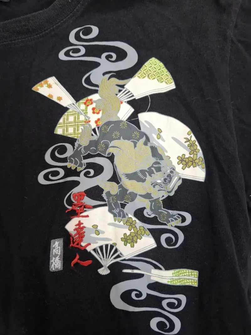 Polera negra con diseño oriental Big Train - 4