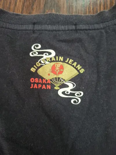 Polera negra con diseño oriental Big Train - miniatura 5
