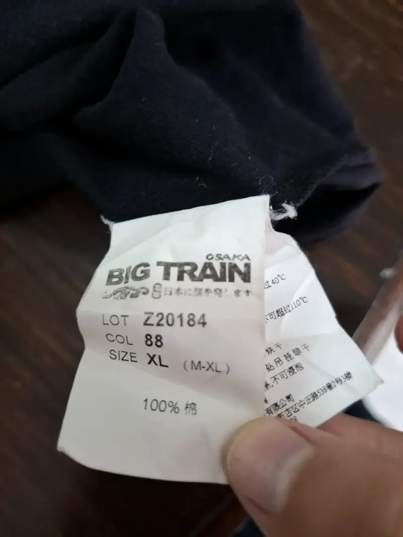 Polera negra con diseño oriental Big Train - 6