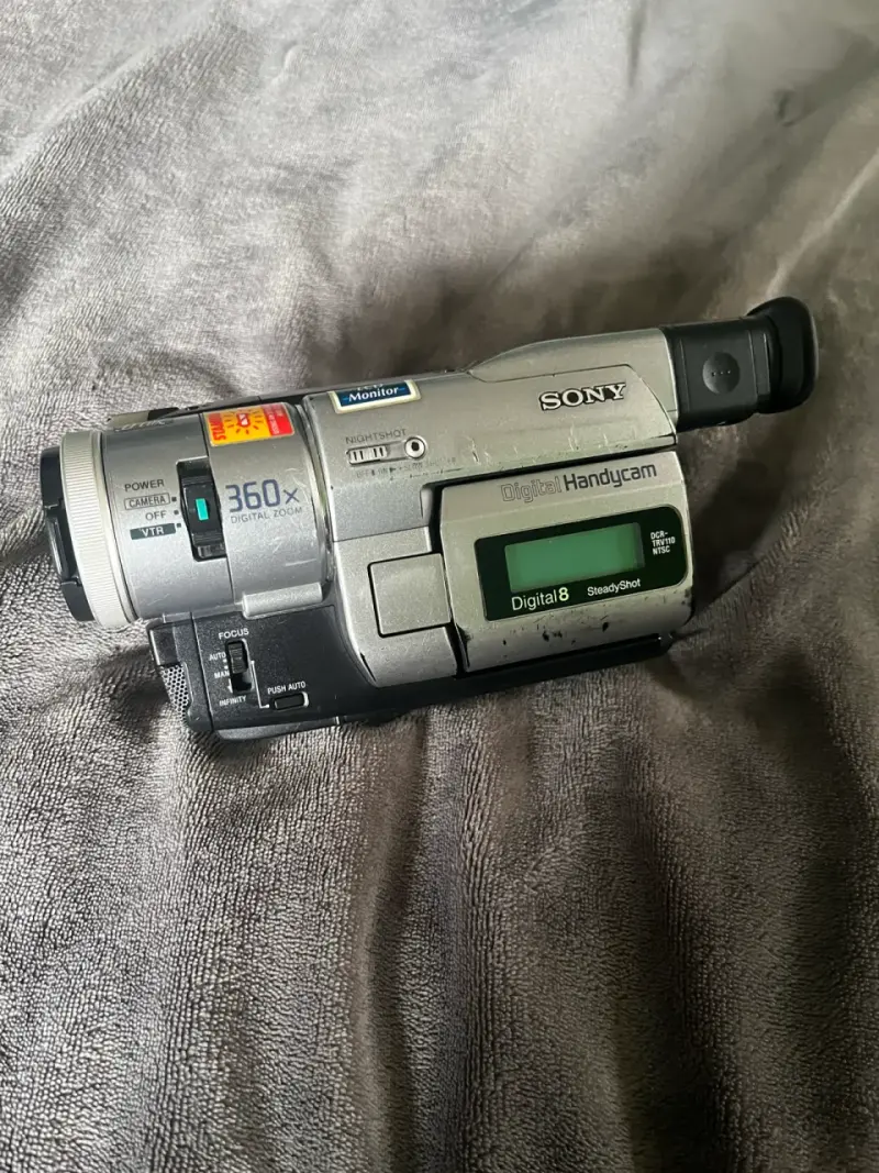 Videocámara Sony Handycam DCR-TRV110 - 1
