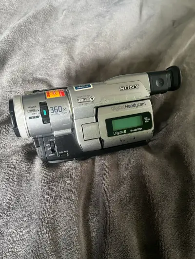 Videocámara Sony Handycam DCR-TRV110 - miniatura 1