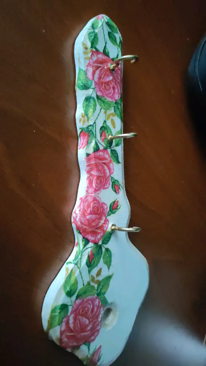 Colgador de llaves decorativo con rosas - 2