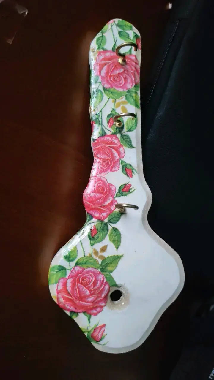 Colgador de llaves decorativo con rosas - 3