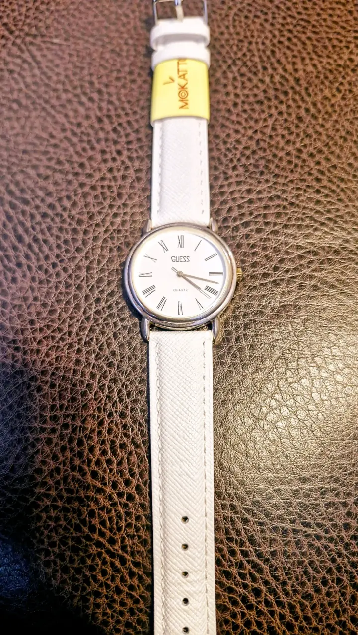 Reloj Guess de mujer con correa blanca - 2