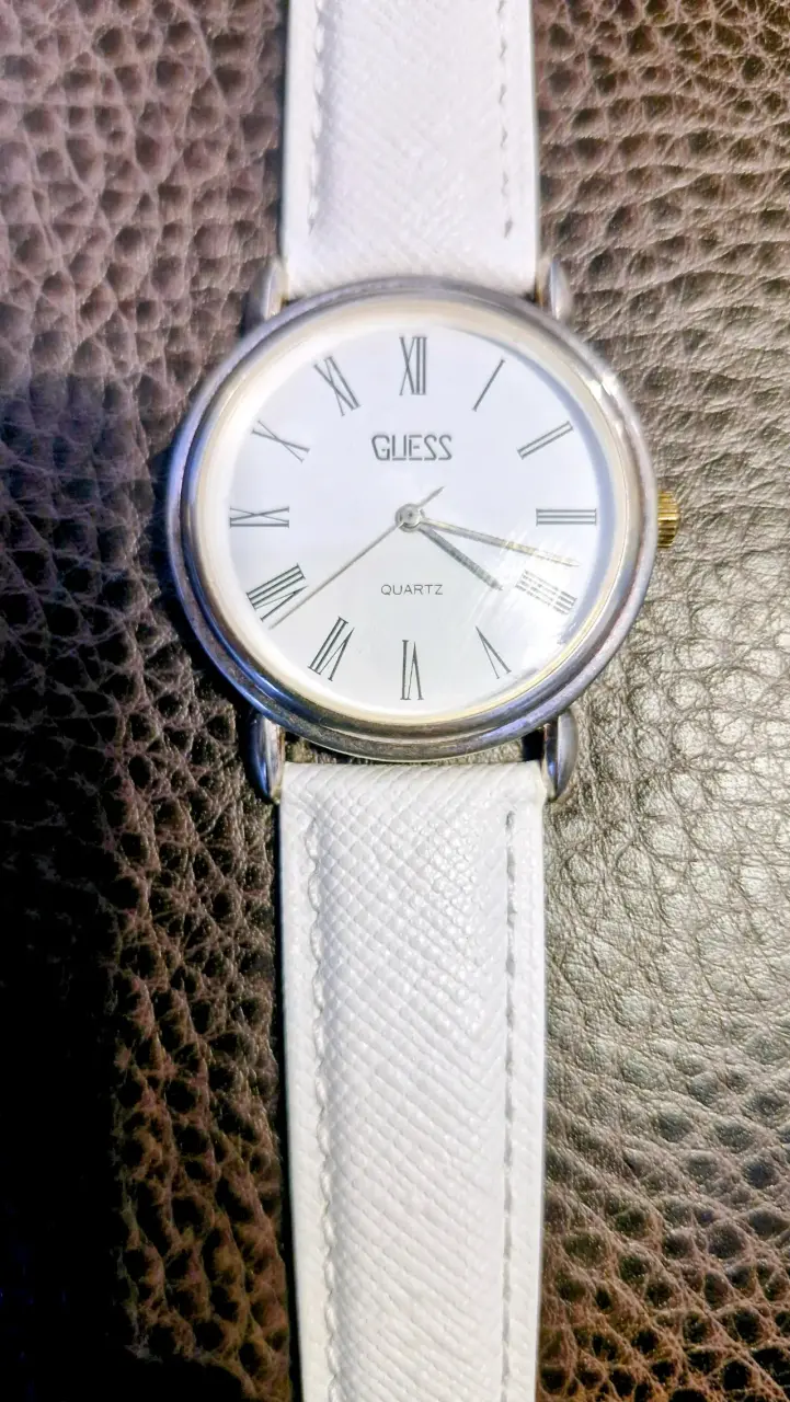 Reloj Guess de mujer con correa blanca - 3