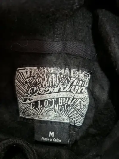 Polerón con capucha estampado gráfico negro - miniatura 3