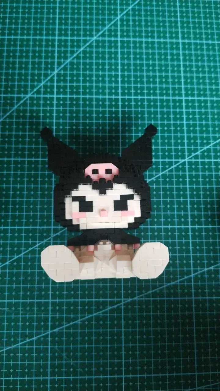 Figura de bloques Kuromi en 3D - 1
