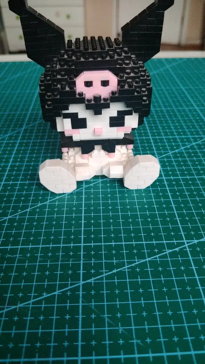 Figura de bloques Kuromi en 3D - 2