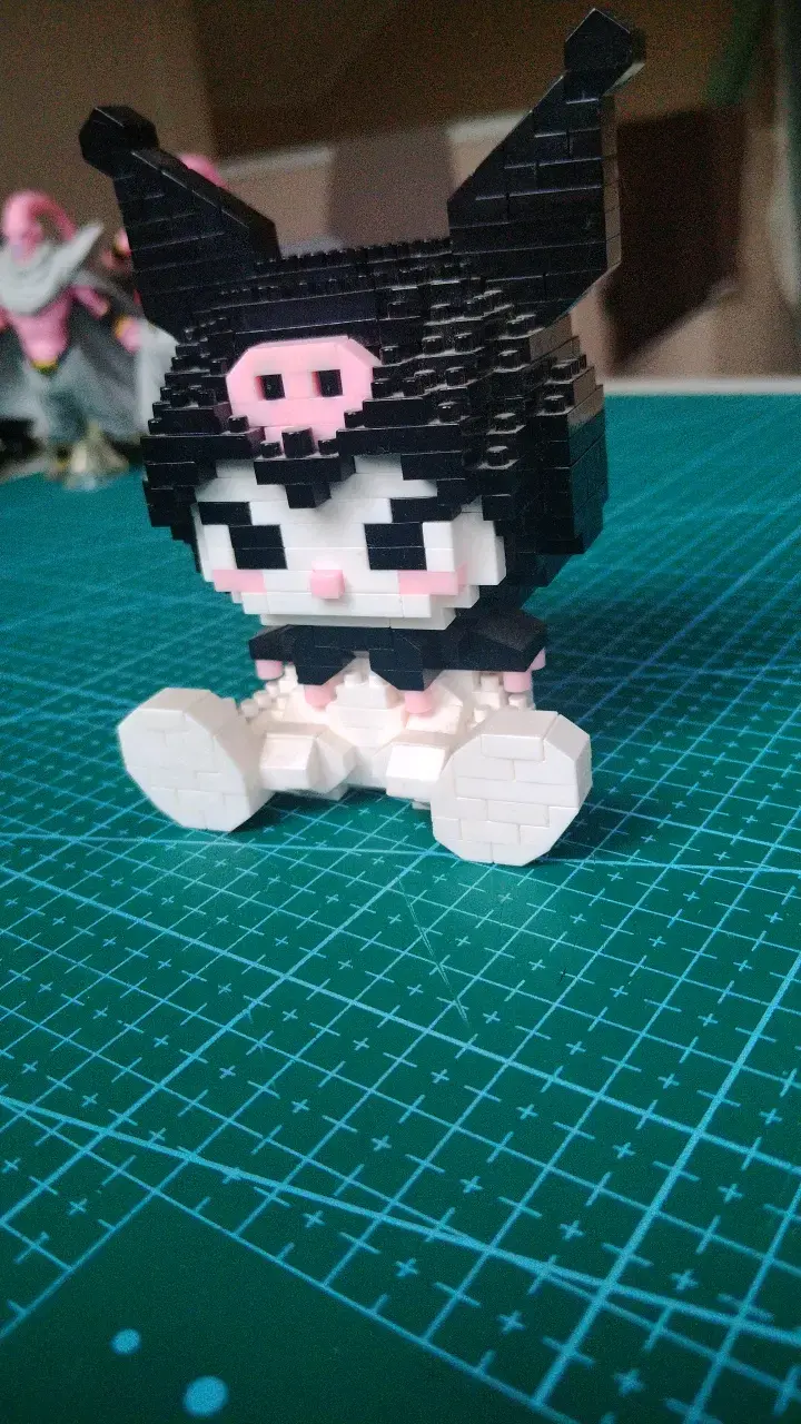 Figura de bloques Kuromi en 3D - 5
