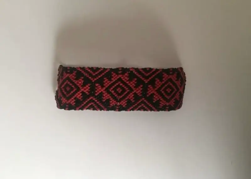 Pulsera macramé roja y negra - 1