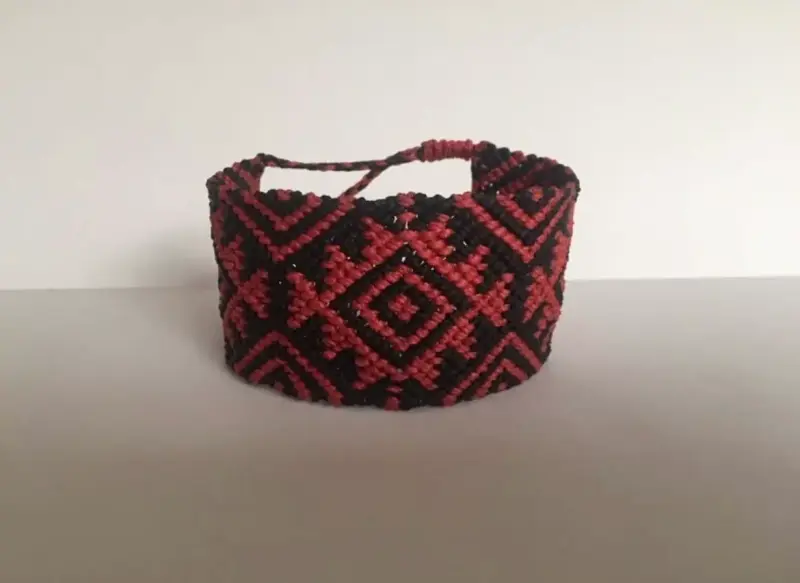 Pulsera macramé roja y negra - 2