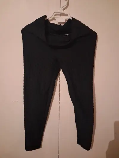Jeans acampanados de mezclilla gris para mujer - miniatura 4