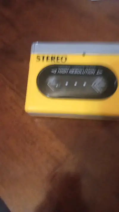 Walkman estéreo amarillo de alta resolución - miniatura 1