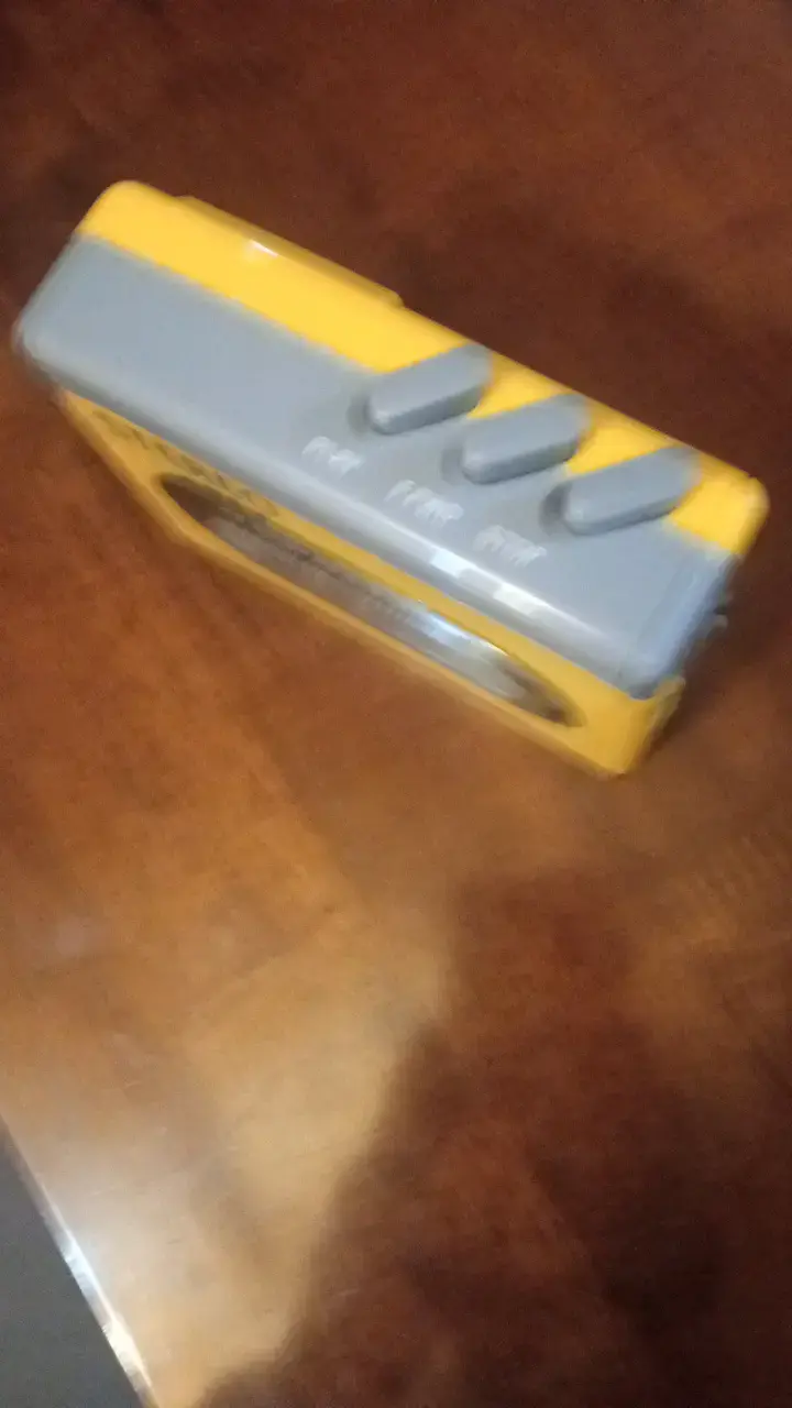 Walkman estéreo amarillo de alta resolución - 2