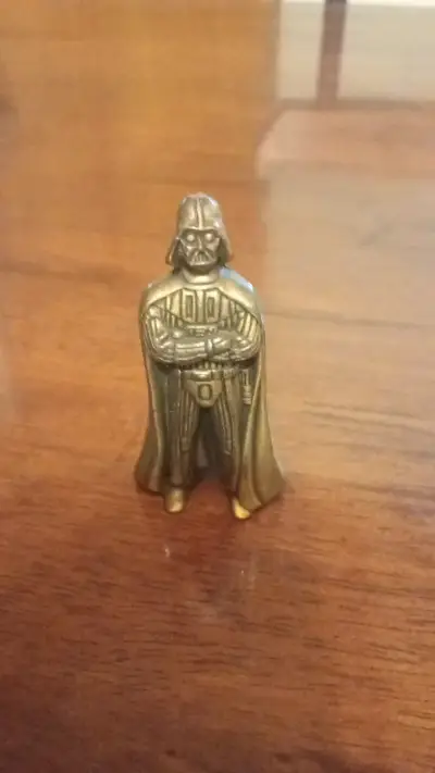 Figura de colección Darth Vader en metal - miniatura 1