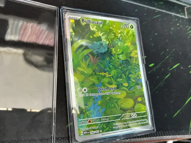 Carta Pokémon Bulbasaur Holo en Protector
