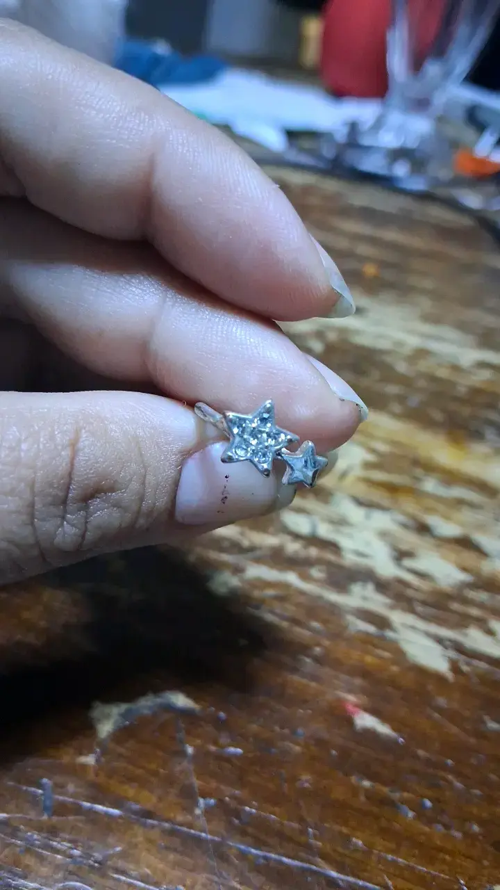 Anillo de oro con perla y estrellas - 4