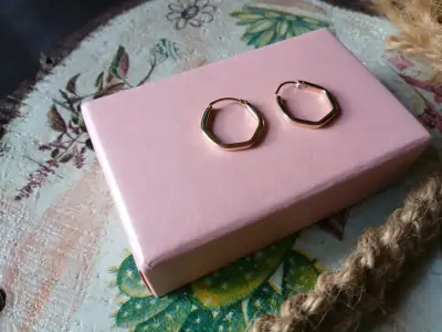 Aros de oro geométricos elegantes - miniatura 1