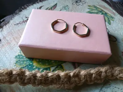 Aros de oro geométricos elegantes - miniatura 2