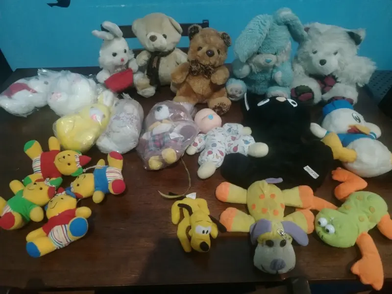 Lote de peluches variados para niños