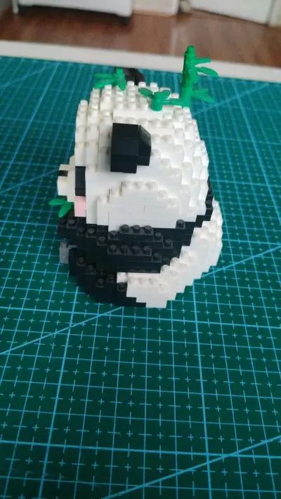 Figura de panda en bloques de construcción - miniatura 2