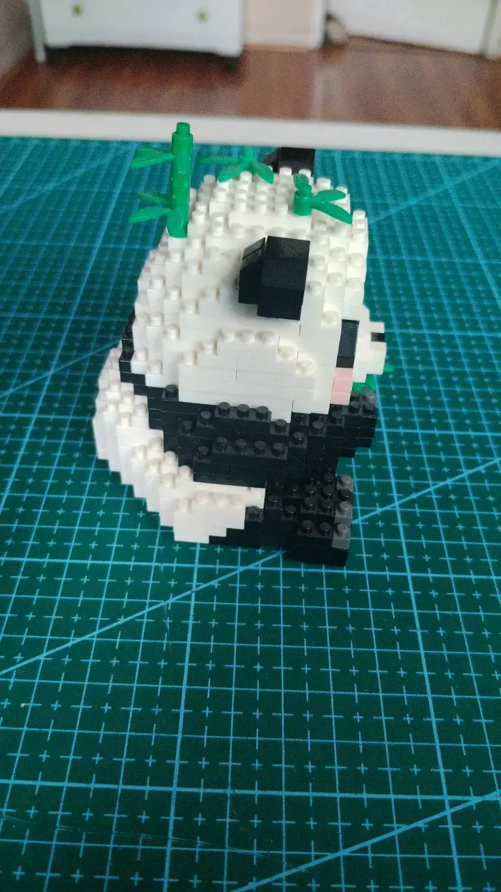 Figura de panda en bloques de construcción - 4