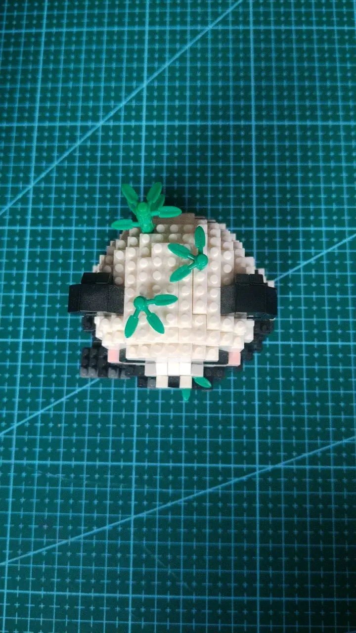 Figura de panda en bloques de construcción - 5