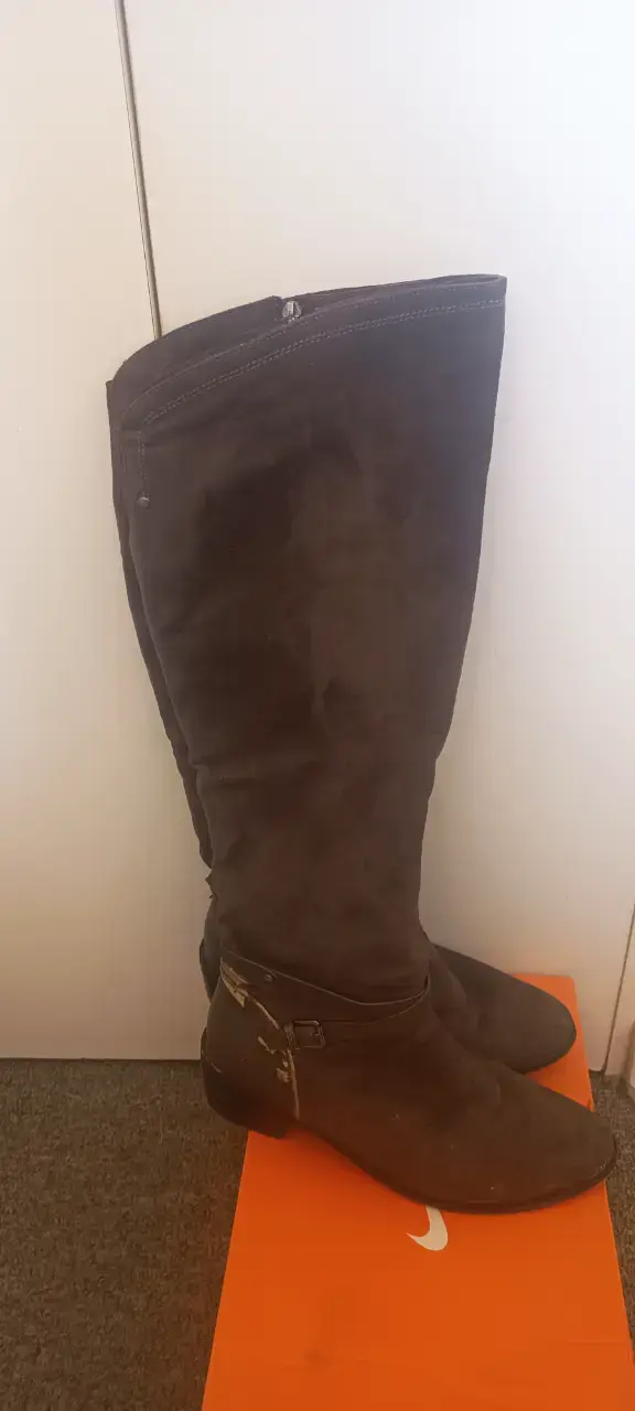 Botas altas de gamuza marrón - 1