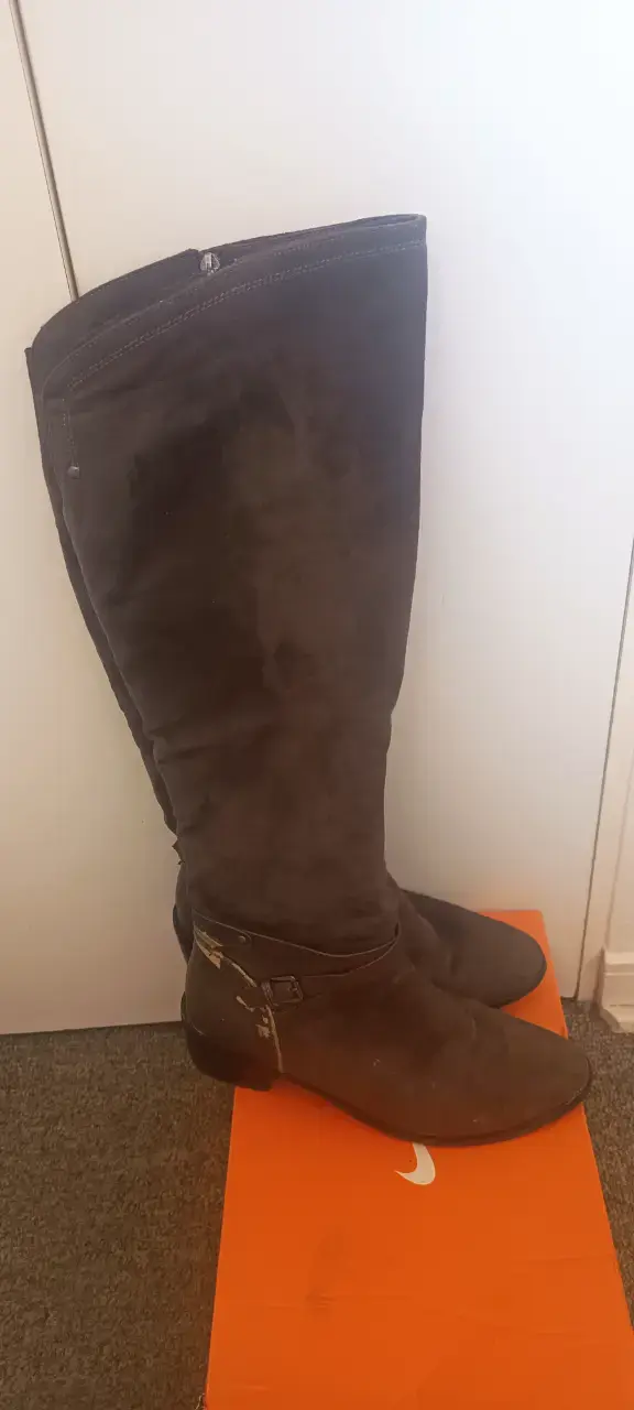 Botas altas de gamuza marrón - 2