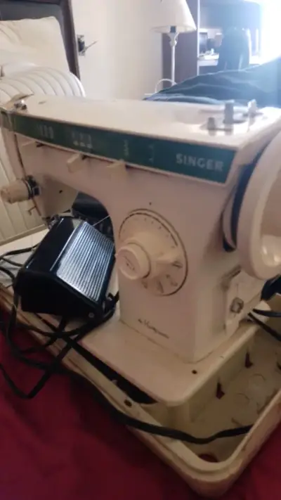 Máquina de Coser Singer Modelo W.C23-11 - miniatura 1