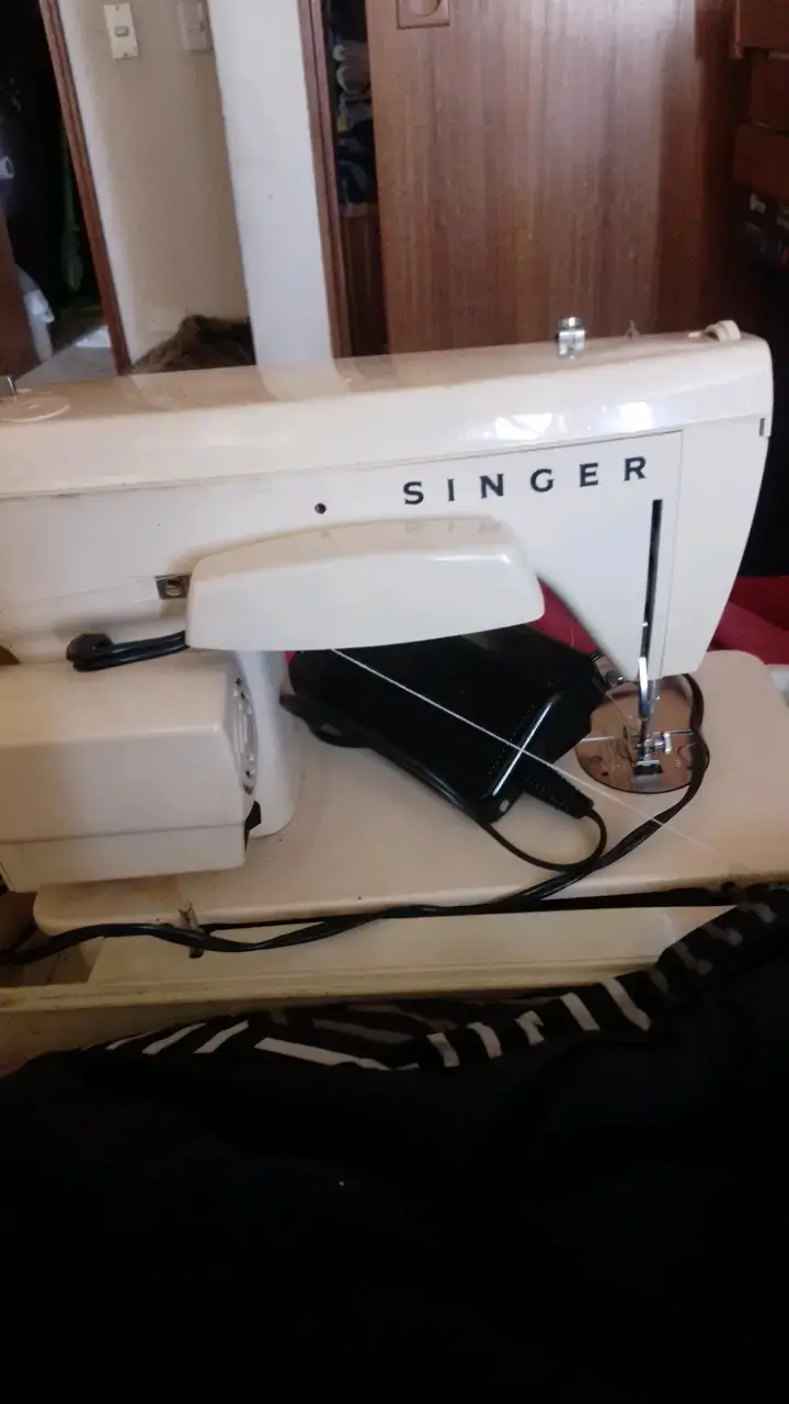 Máquina de Coser Singer Modelo W.C23-11 - 3