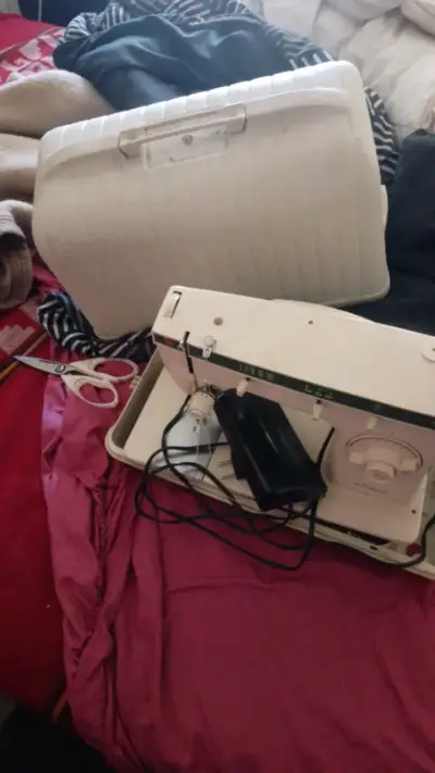 Máquina de Coser Singer Modelo W.C23-11 - miniatura 4