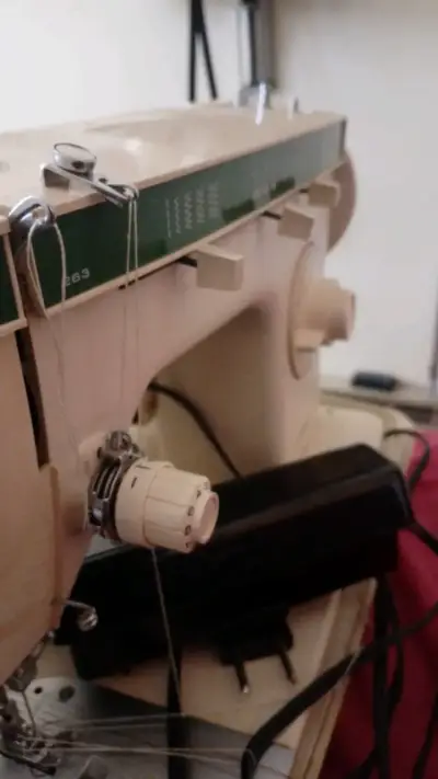 Máquina de Coser Singer Modelo W.C23-11 - miniatura 5