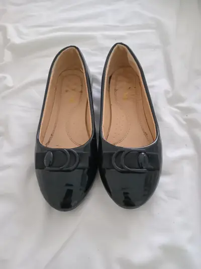 Zapatos de tacón negros elegantes - miniatura 4