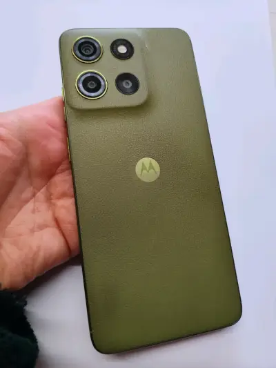 Smartphone Motorola G15 con Triple Cámara Verde - miniatura 2