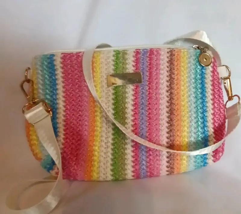 Cartera de crochet multicolor con correa ajustable - 1