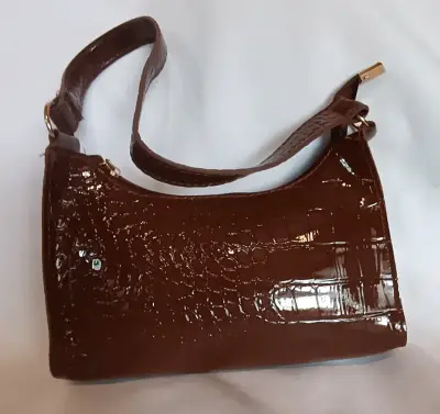 Cartera de crochet multicolor con correa ajustable - miniatura 2