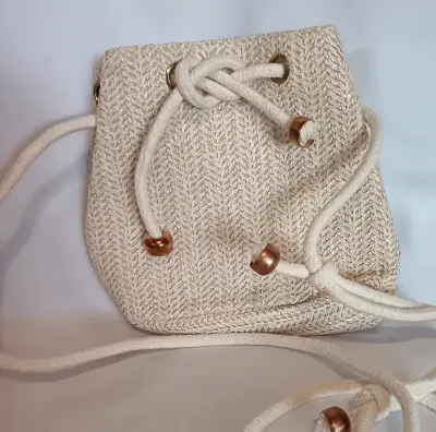 Cartera de crochet multicolor con correa ajustable - miniatura 6