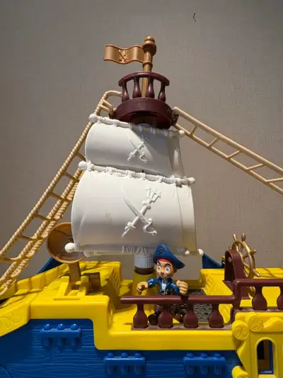 Barco Pirata de Jake de Juguete Grande con Ruedas - miniatura 4