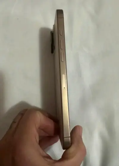 iPhone 15 Pro Max 256GB en buen estado - miniatura 5