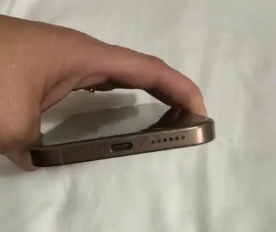iPhone 15 Pro Max 256GB en buen estado - miniatura 6