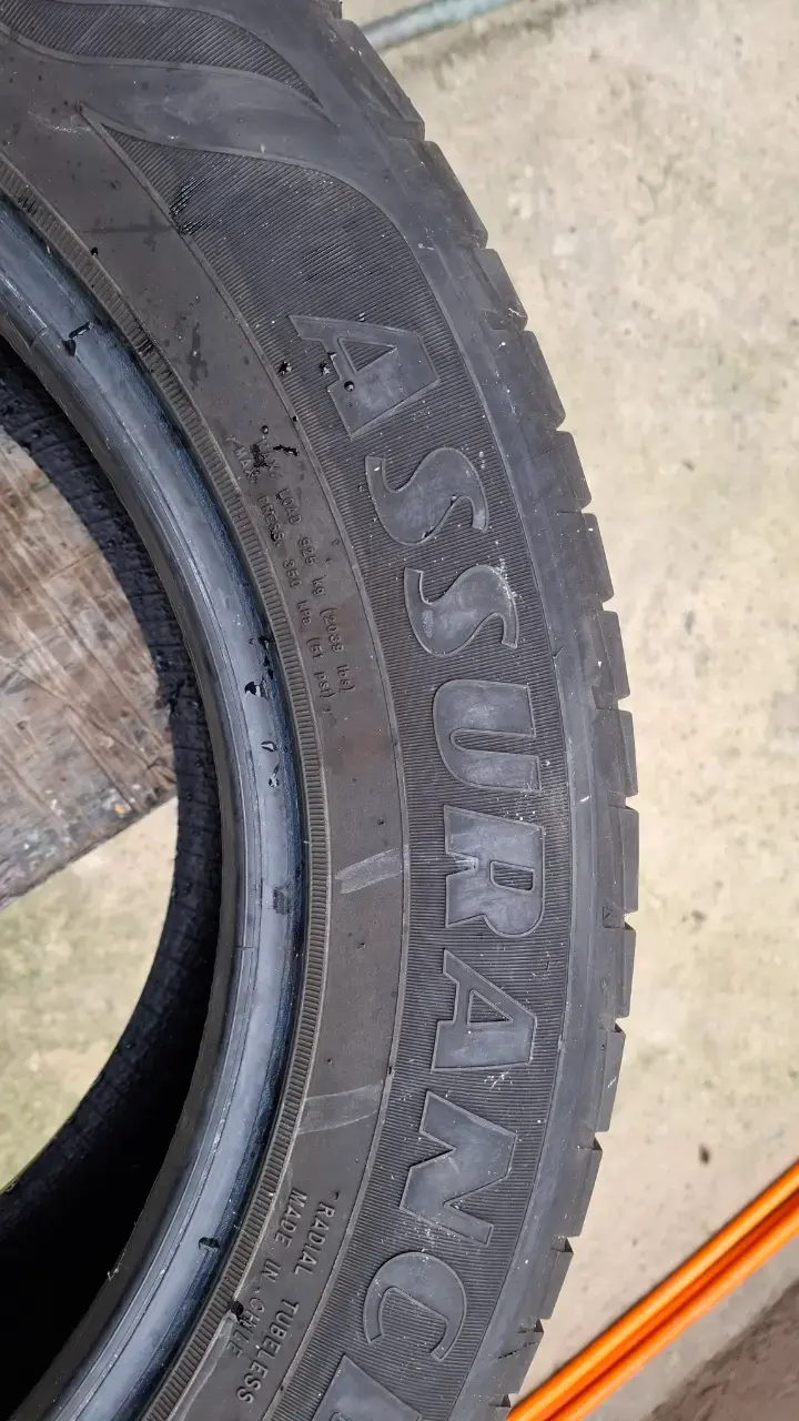 Neumático Goodyear Assurance usado en buen estado - 1